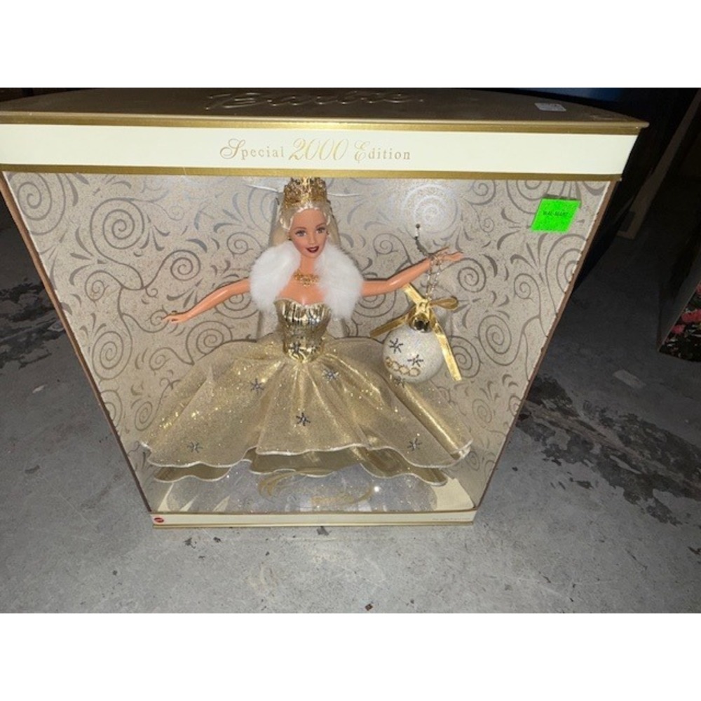 Barbie Special 2000 Edition Celebration Doll Gold Gown‎ Christmas